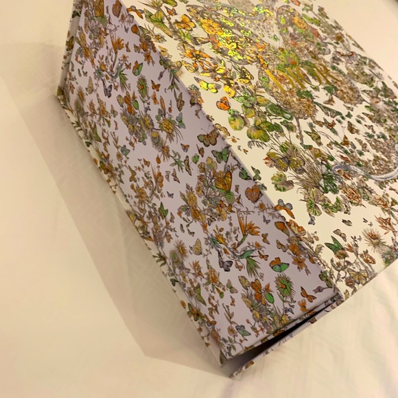 Brand new limited edition authentic butterfly 🦋 collection Dior large box. - Picture 2 of 3